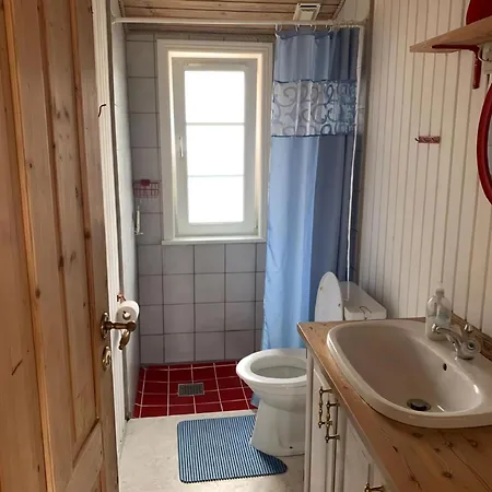 Summer House With Shelter And Water View Nyaraló