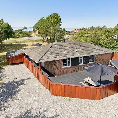 Hébergement de vacances Summer House With Shelter And Water View